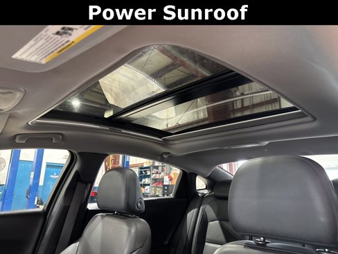 Used 2022 Chevrolet Malibu Premier image 3