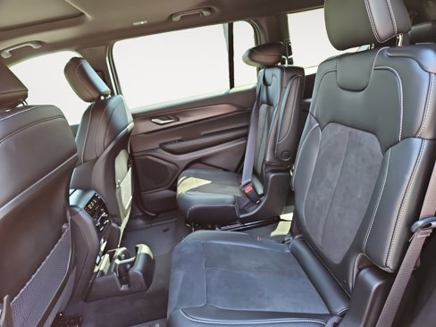 New 2025 Jeep Grand Cherokee L Altitude image 13