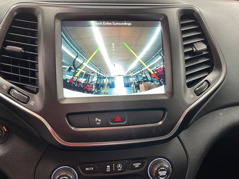 Used 2019 Jeep Cherokee Trailhawk image 18