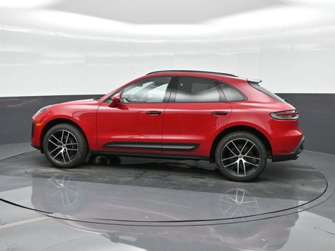 Used 2025 Porsche Macan image 2