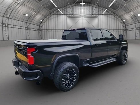 Used 2024 Chevrolet Silverado 2500 LTZ w/ LTZ Plus Package image 2
