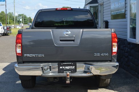 Used 2010 Nissan Frontier SE image 5