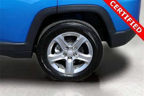 Used 2023 Jeep Compass Latitude image 9