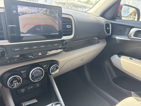 New 2025 Hyundai Venue SEL image 9