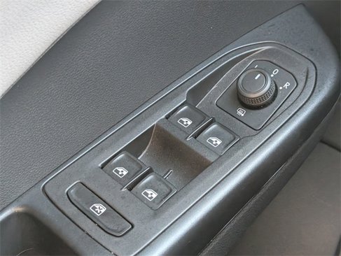 Certified 2024 Volkswagen Taos SE image 24
