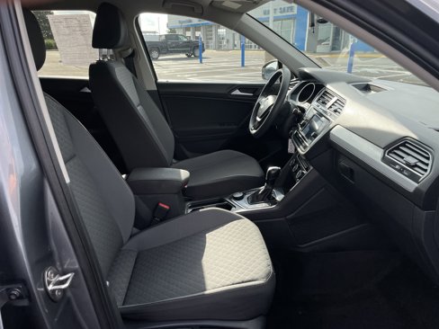 Used 2019 Volkswagen Tiguan S image 25