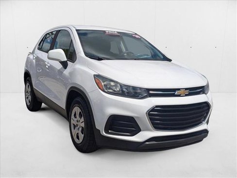 Used 2018 Chevrolet Trax LS image 3