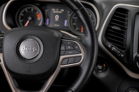 Used 2017 Jeep Cherokee Latitude w/ Comfort/Convenience Group image 27