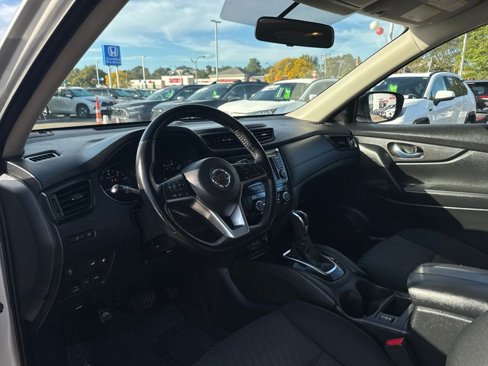 Used 2018 Nissan Rogue SV image 15