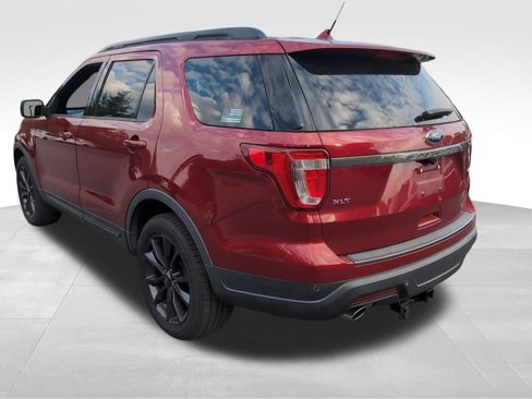 Used 2019 Ford Explorer XLT w/ Equipment Group 202A image 5