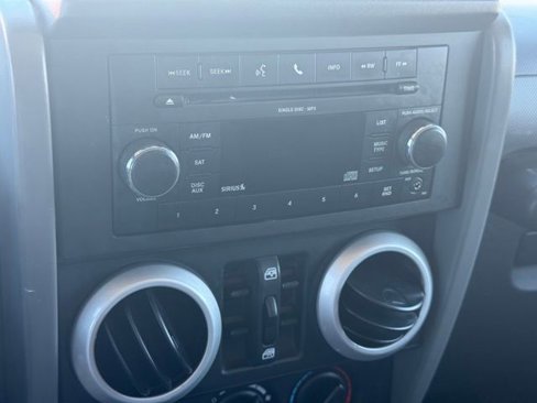 Used 2010 Jeep Wrangler Unlimited Sahara image 32