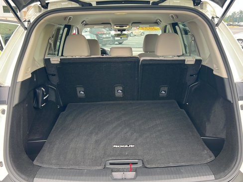 Used 2023 Nissan Rogue SV image 34