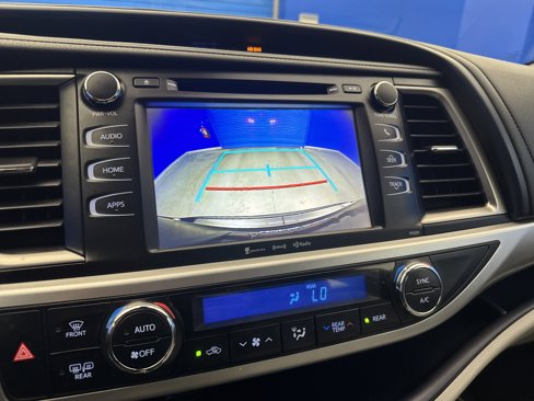 Used 2017 Toyota Highlander LE image 21