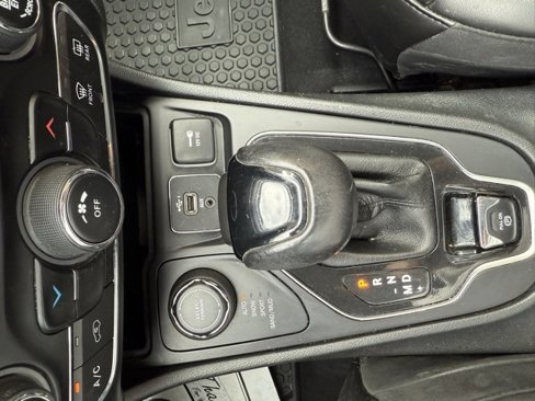 Used 2019 Jeep Cherokee Latitude Plus image 31