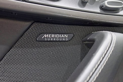 Used 2016 Jaguar F-TYPE R w/ Suedecloth Interior Pack image 27