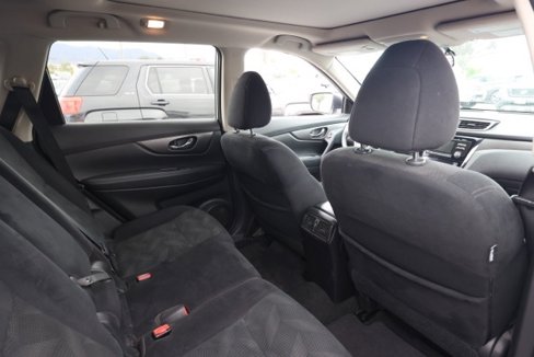 Used 2015 Nissan Rogue SV w/ SV Moonroof Package image 17