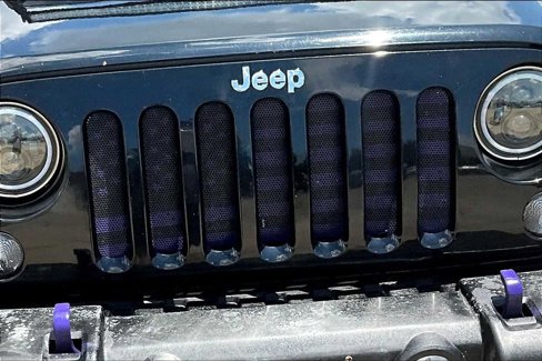 Used 2015 Jeep Wrangler Unlimited Rubicon w/ Connectivity Group image 27