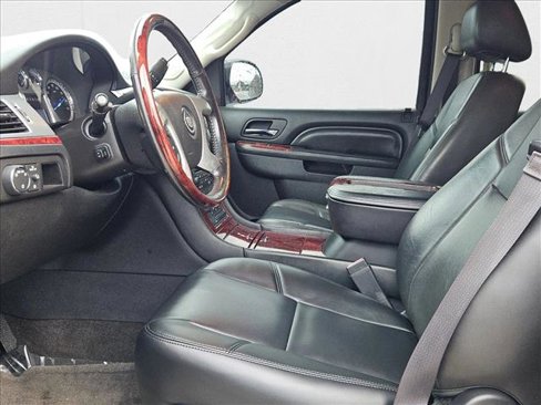 Used 2013 Cadillac Escalade 2WD image 17