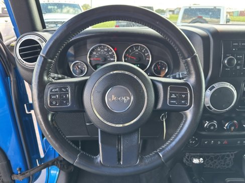 Used 2015 Jeep Wrangler Unlimited Sahara w/ Connectivity Group image 40