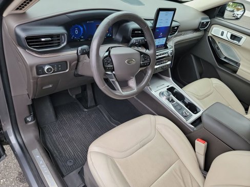 Used 2022 Ford Explorer Platinum w/ Equipment Group 601A image 9