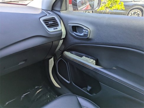 Used 2019 Jeep Compass Latitude w/ Popular Equipment Group image 18