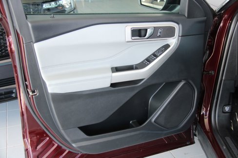 Used 2022 Ford Explorer XLT w/ Equipment Group 202A image 22