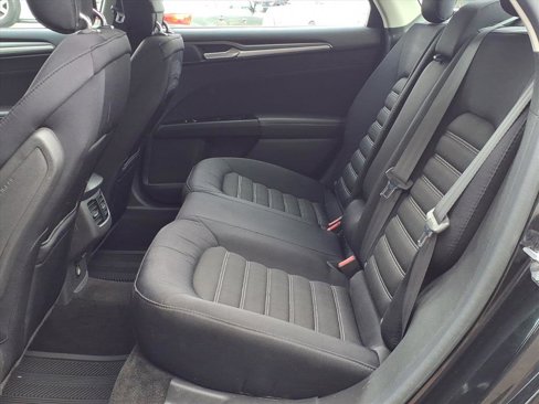Used 2015 Ford Fusion SE image 8