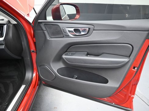 Certified 2021 Volvo XC60 T5 Inscription w/ Protection Package image 34