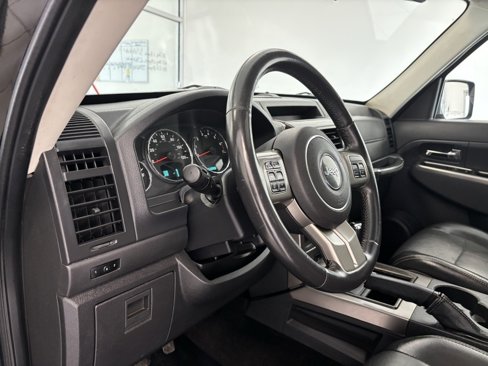 Used 2012 Jeep Liberty Limited Jet w/ Comfort/Convenience Group image 11
