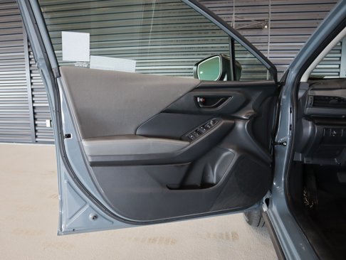 Used 2024 Subaru Crosstrek 2.0i Premium w/ Crosstrek Mirror Package image 27