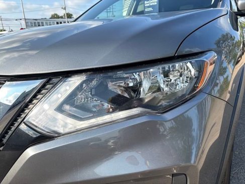 Used 2018 Nissan Rogue SV image 45