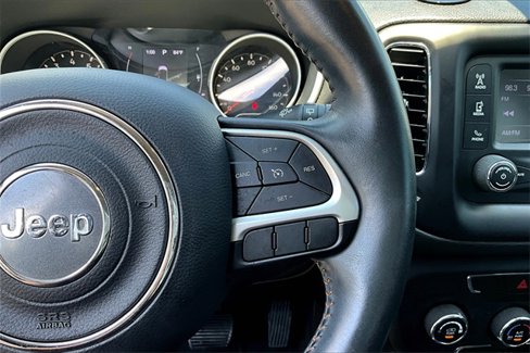 Used 2018 Jeep Compass Latitude image 12