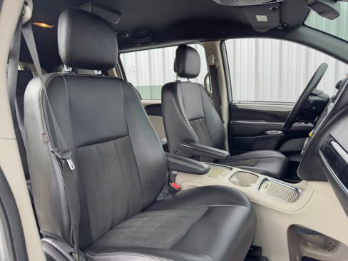 Used 2019 Dodge Grand Caravan SXT image 30