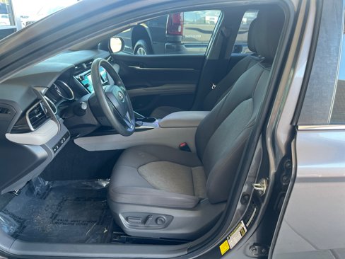 Used 2020 Toyota Camry LE image 14