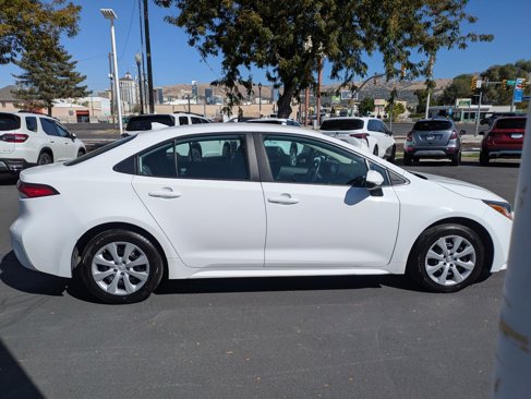 Used 2022 Toyota Corolla LE image 2