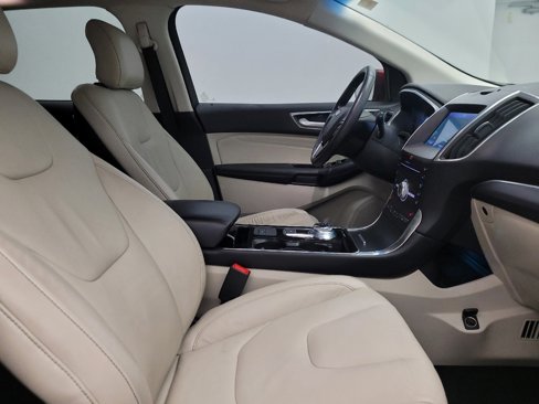 Used 2019 Ford Edge Titanium image 21