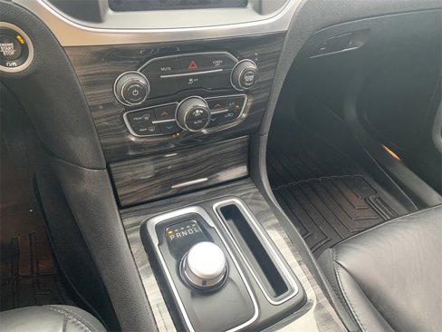 Used 2018 Chrysler 300 Touring L image 15