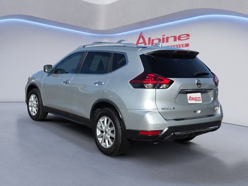 Used 2020 Nissan Rogue SV image 3