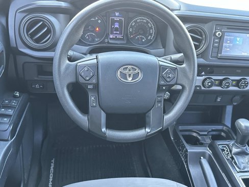 Used 2018 Toyota Tacoma SR image 11