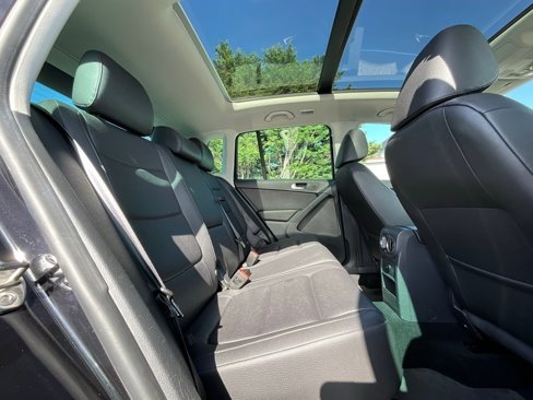 Used 2012 Volkswagen Tiguan SE image 14