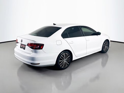Used 2016 Volkswagen Jetta Sport image 6