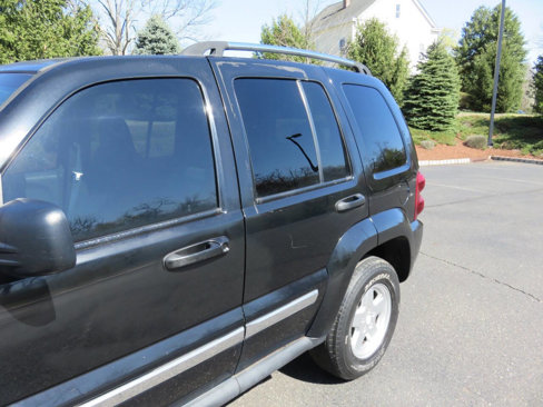 Used 2005 Jeep Liberty Limited image 22