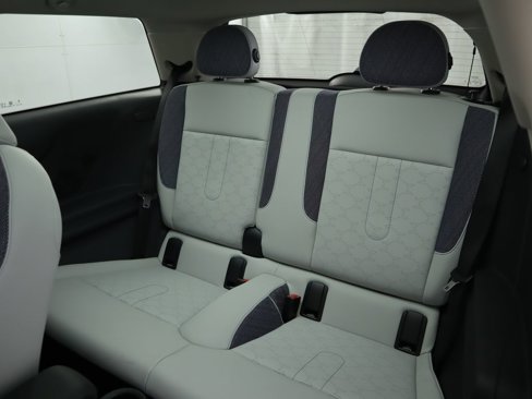 Used 2025 MINI Cooper 2-Door Hardtop image 23