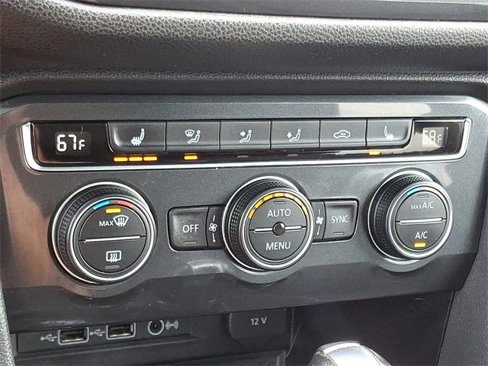 Used 2018 Volkswagen Tiguan SEL image 16
