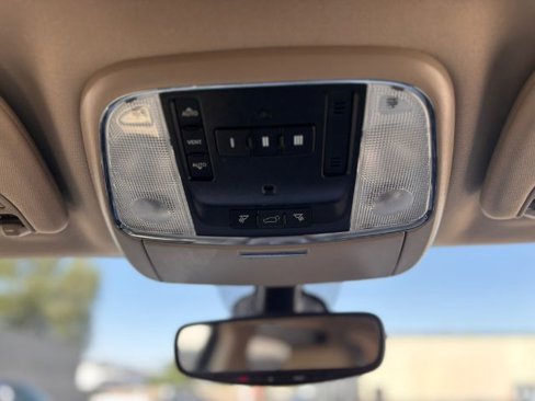 Used 2018 Jeep Grand Cherokee Limited image 19