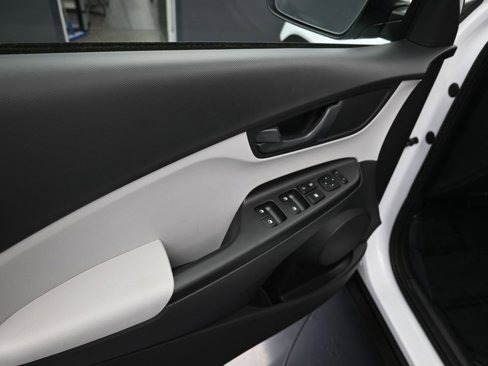Used 2023 Hyundai Kona SEL image 13