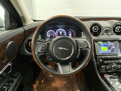 Used 2017 Jaguar XJ R-Sport image 36