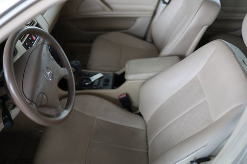 Used 2000 Mercedes-Benz E 320 Sedan image 3