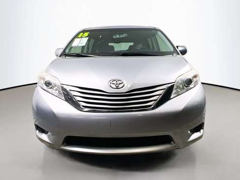 Used 2015 Toyota Sienna LE image 11