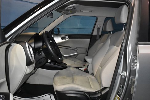 Used 2023 Kia Soul LX image 6